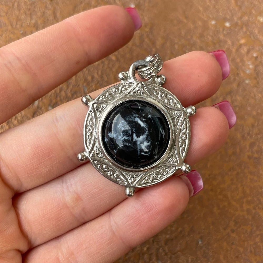 Express dark marble pendant